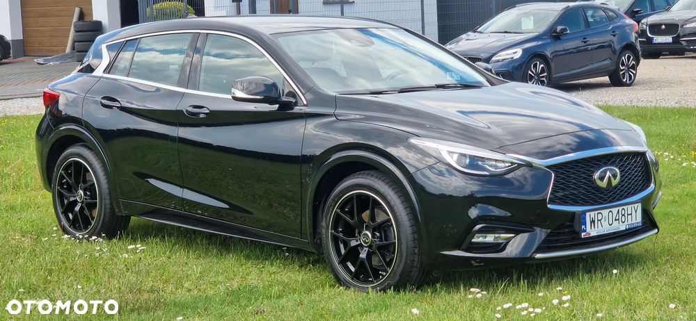 Infiniti Q30 - 2