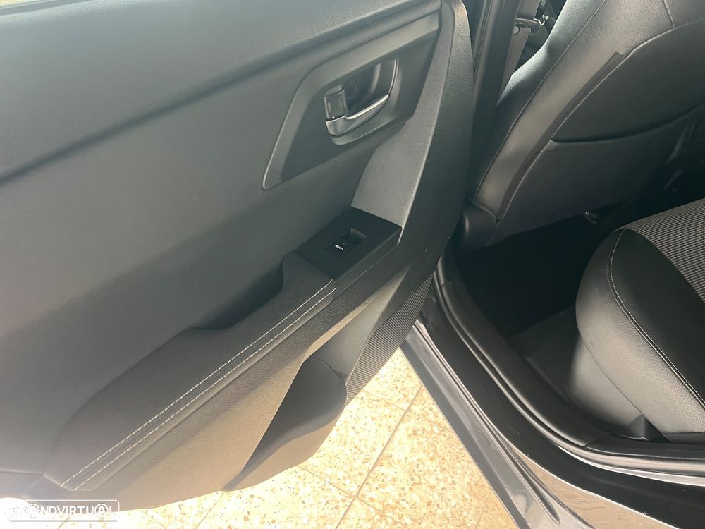 Toyota Auris Touring Sports 1.8 HSD Sport+Skyview +Navi - 17