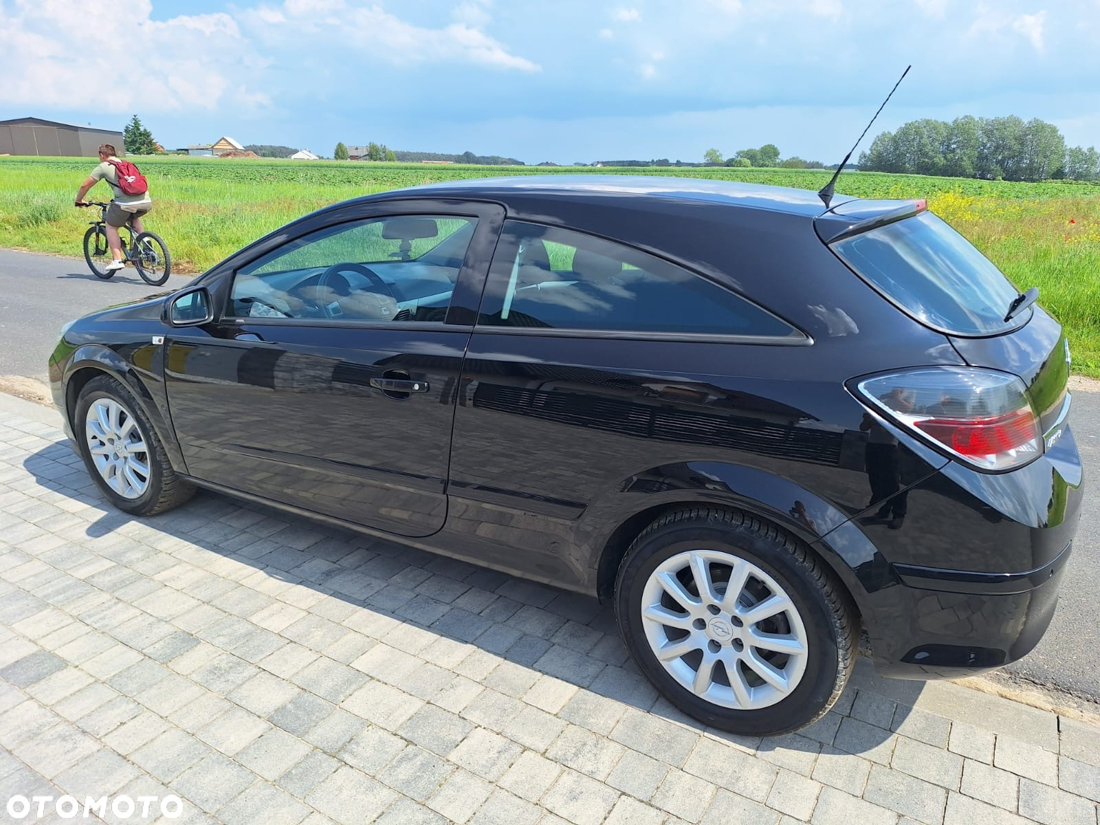 Opel Astra GTC 1.6 - 15