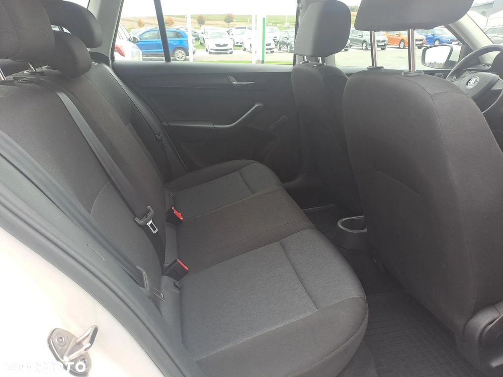 Skoda RAPID 1.0 TSI Active - 11