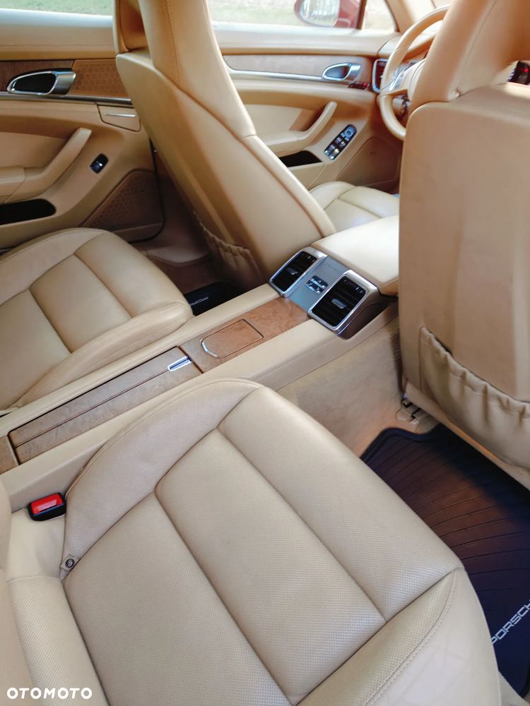 Porsche Panamera 4S - 11