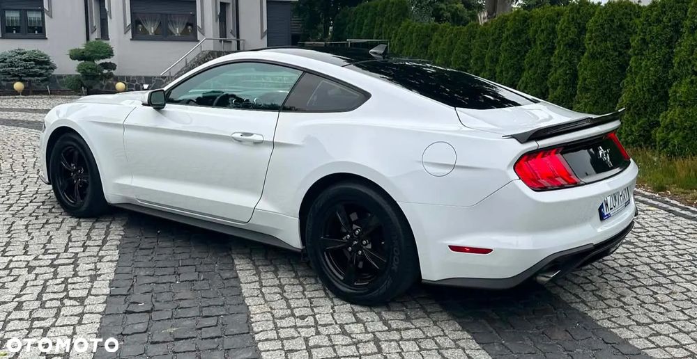 Ford Mustang - 4