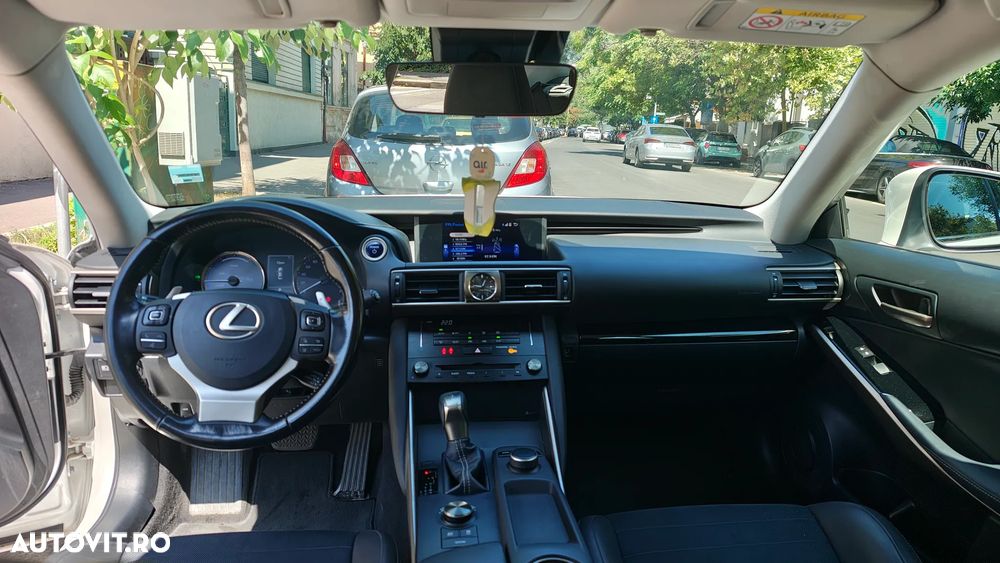 Lexus Seria IS - 1