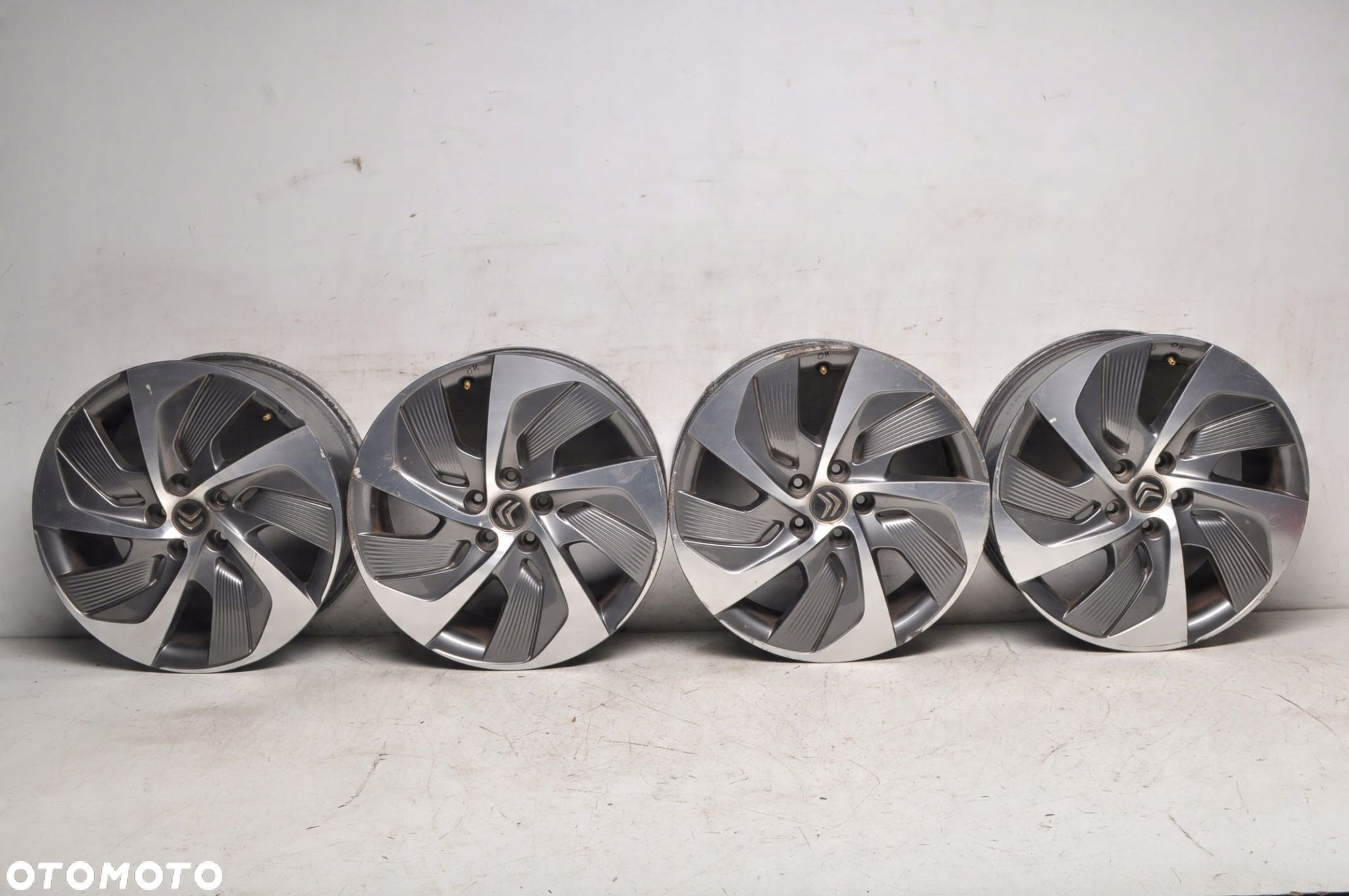 CITROEN C4 GRAND PICASSO FELGI ALUMINIOWE R18 7.5J 5X108 ET54 9677090577 - 1