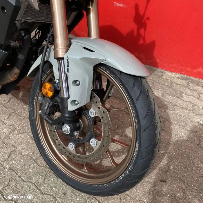 Honda CB 125R - 5