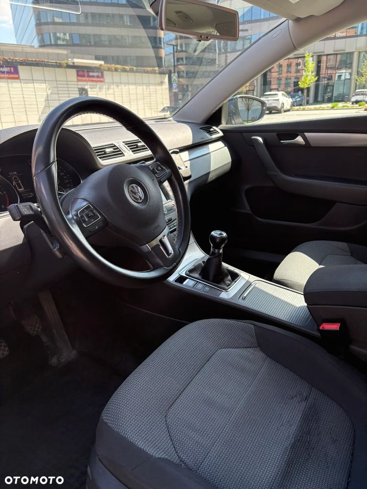 Volkswagen Passat 2.0 TDI BlueMotion Technology Comfortline - 14