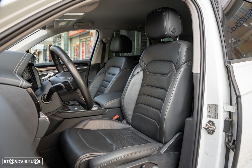 VW Touareg 3.0 TDI V6 Elegance Plus - 22