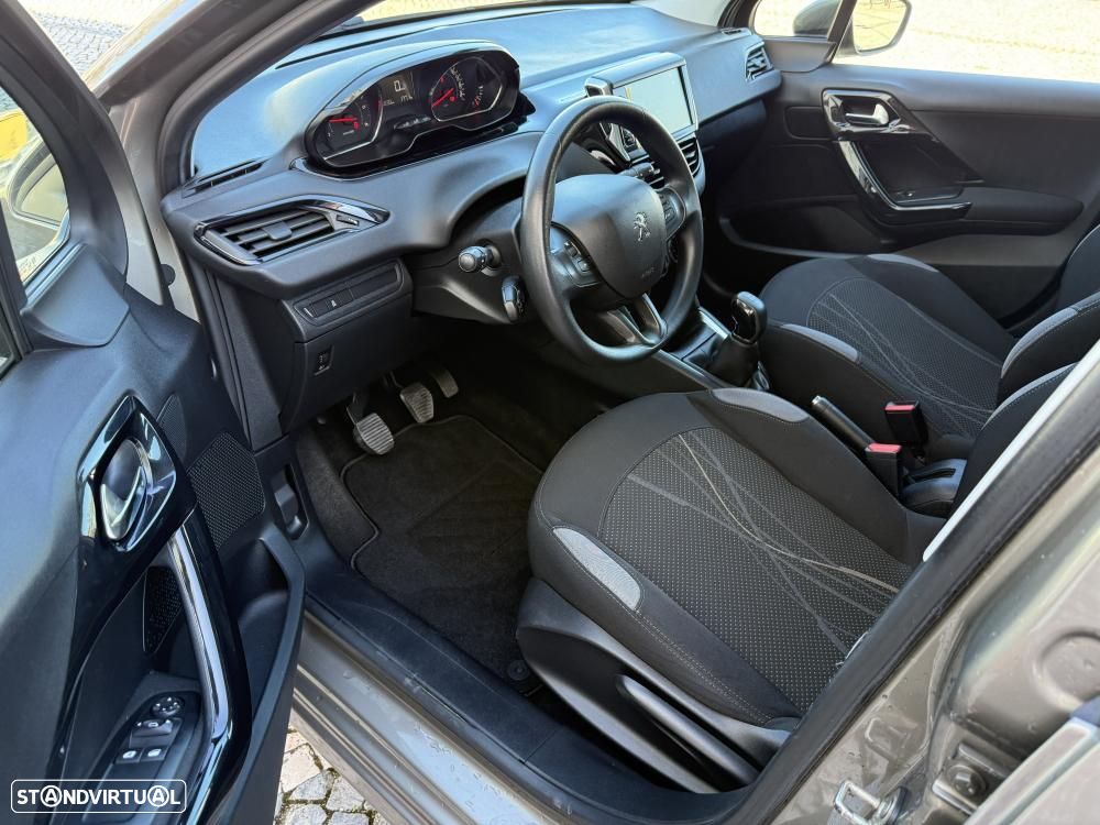 Peugeot 208 1.4 HDi SE Style - 13