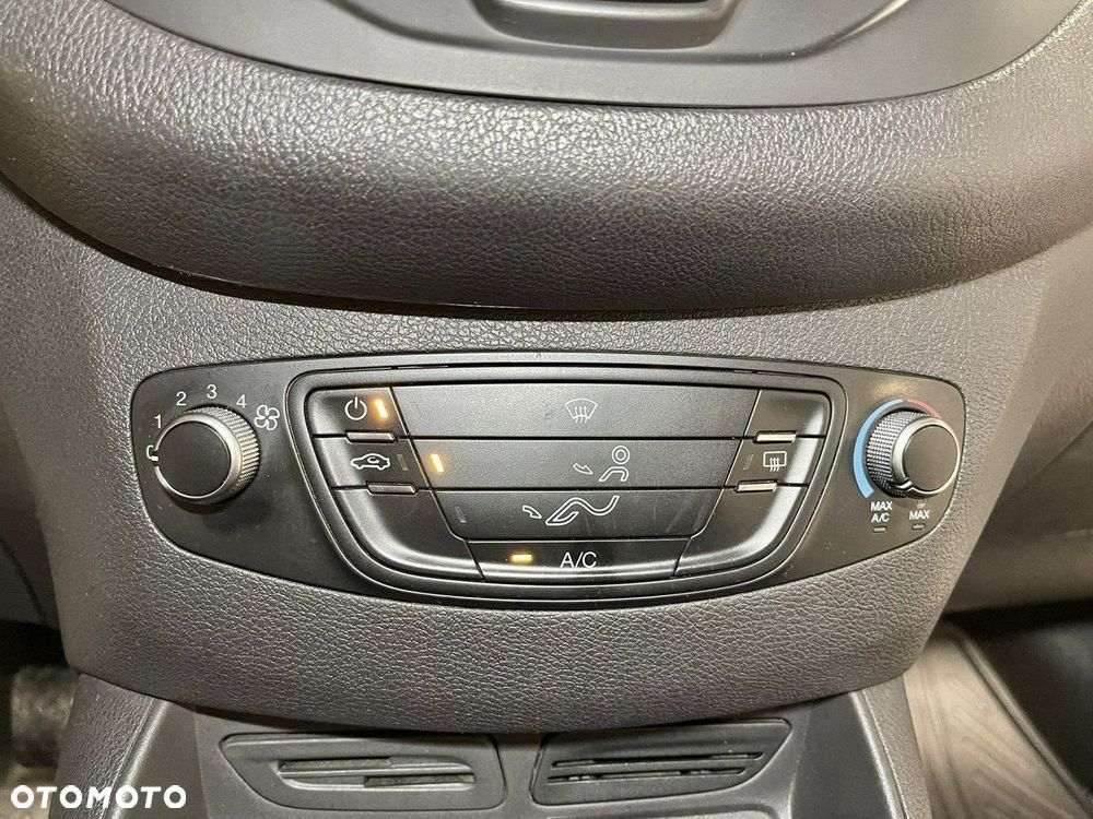 Ford Transit Courier - 21