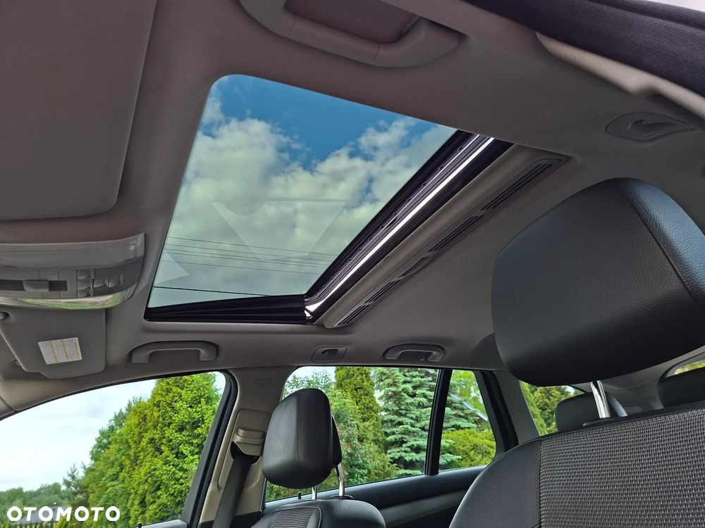 Mercedes-Benz Klasa C 180 CGI Automatik BlueEFFICIENCY Avantgarde - 36