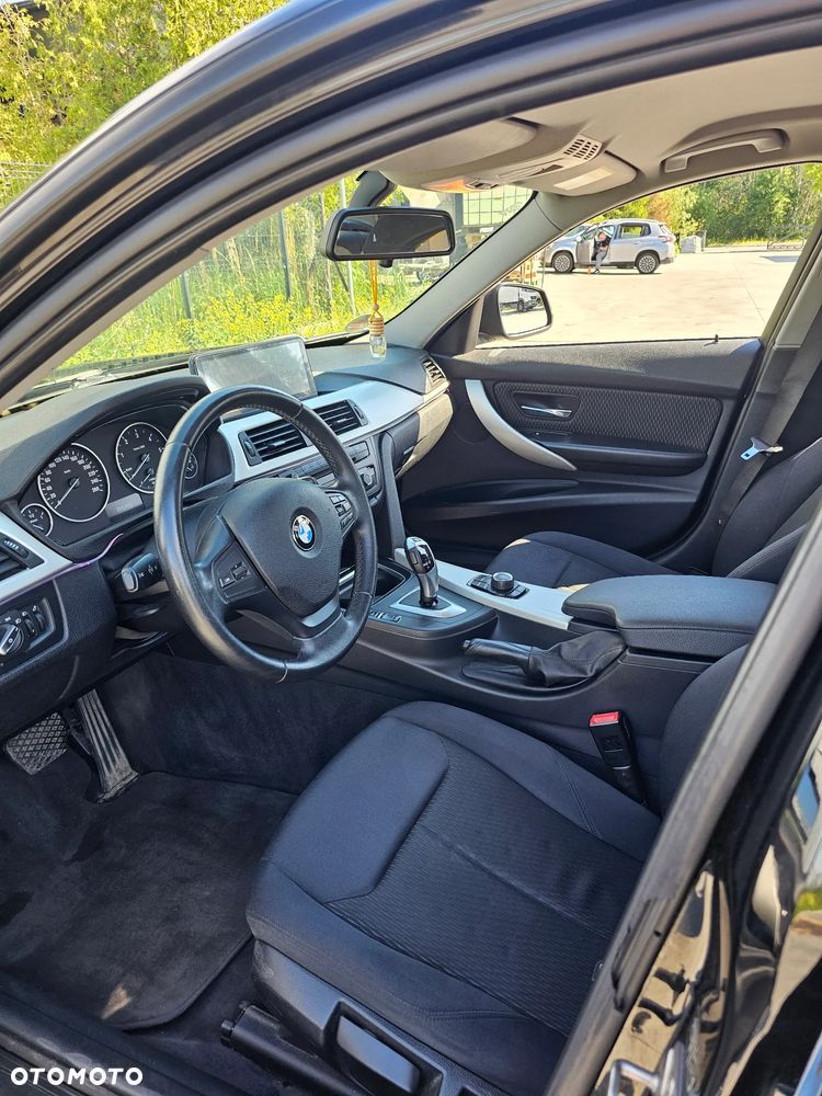 BMW Seria 3 320d - 29