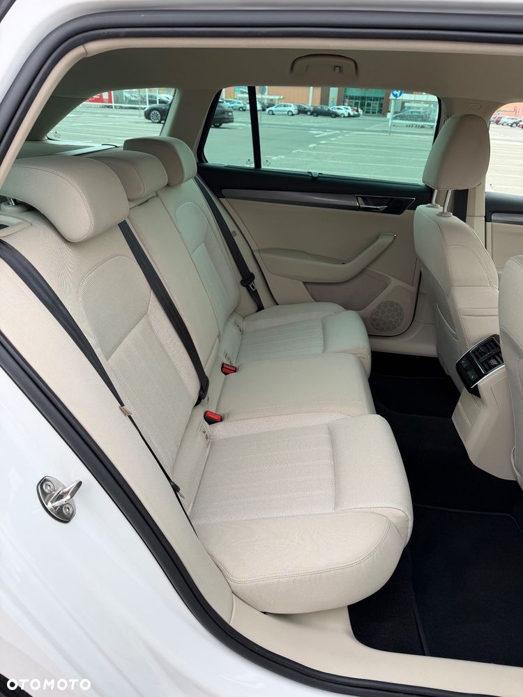 Skoda Superb 2.0 TDI Style DSG - 30