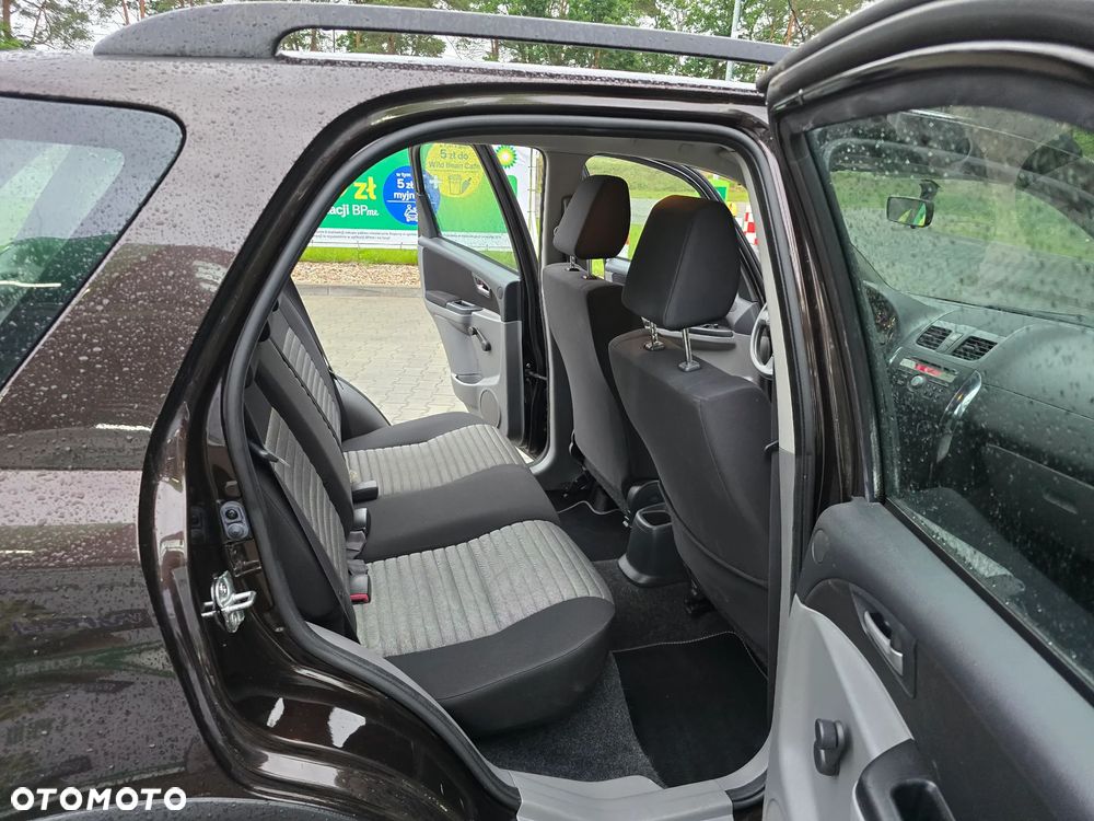 Suzuki SX4 1.6 Comfort Plus - 10
