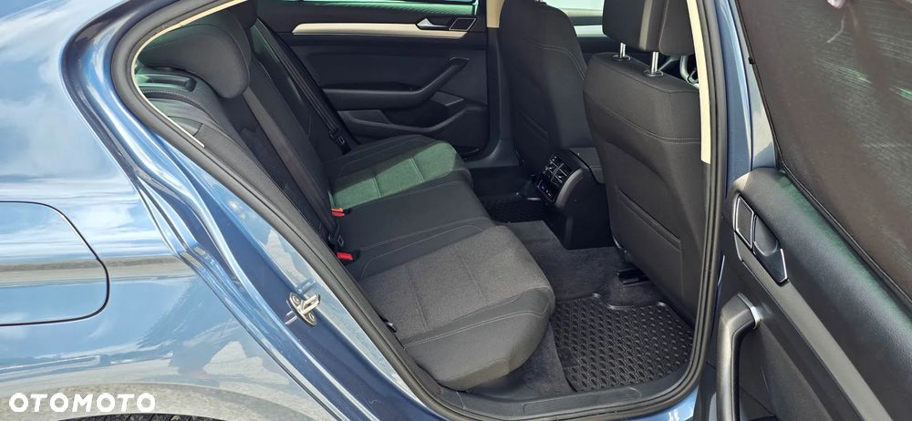 Volkswagen Passat 2.0 TDI (BlueMotion Technology) Highline - 17