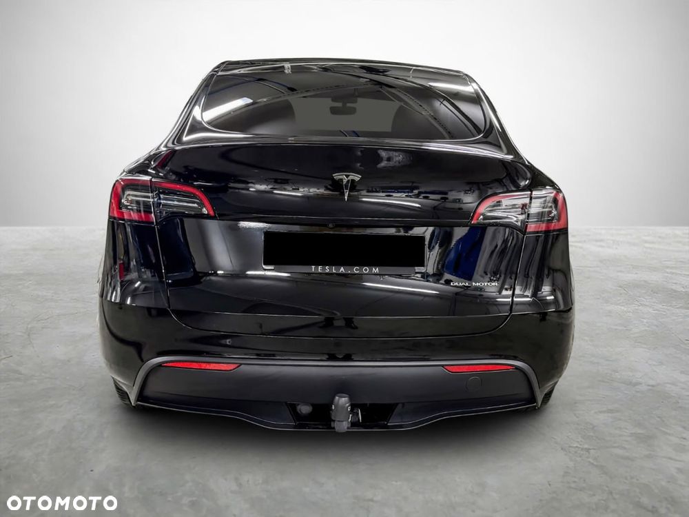 Tesla Model Y Long Range AWD - 8