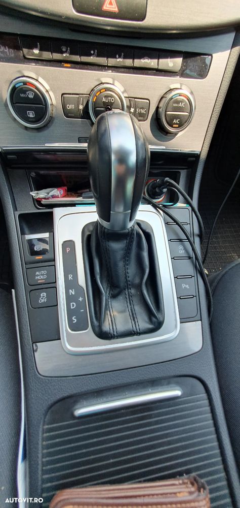 Volkswagen Passat Variant 2.0 TDI Blue TDI DSG Comfortline - 9
