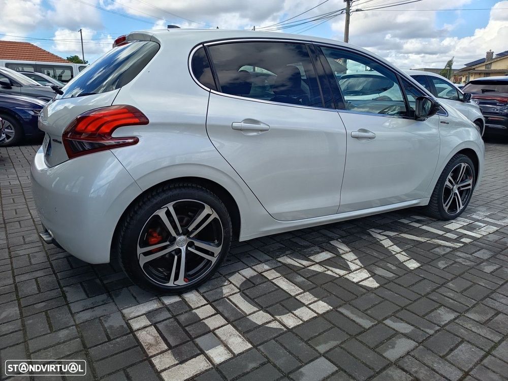Peugeot 208 1.2 PureTech GT Line - 12