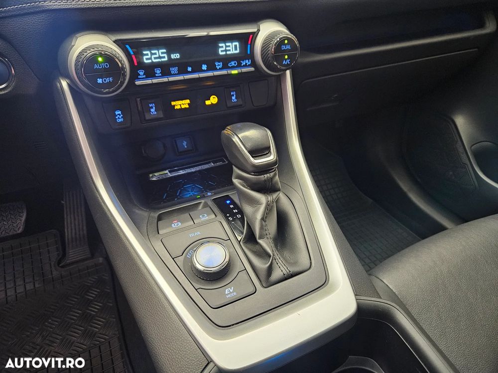 Toyota RAV4 2.5 VVT-iE 4x4 Luxury - 24