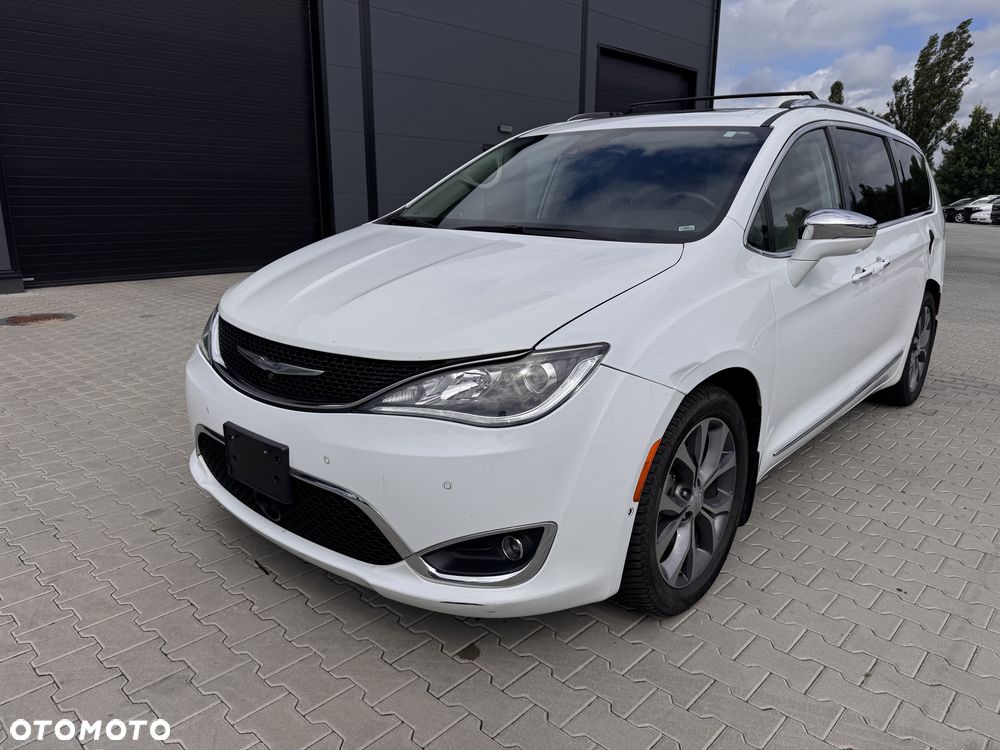Chrysler Pacifica - 4