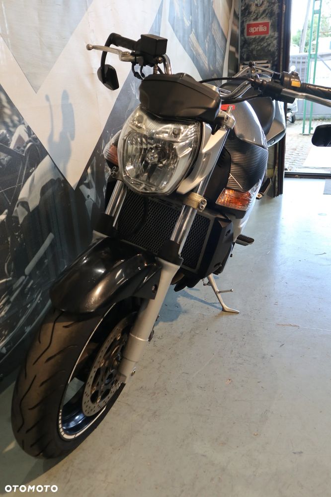 Suzuki GSR - 4