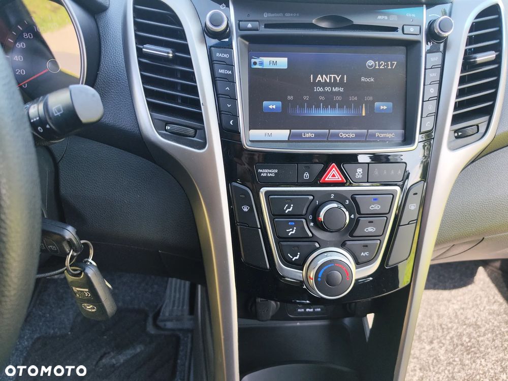 Hyundai i30 1.6 CRDi Fifa World Cup Edition - 17