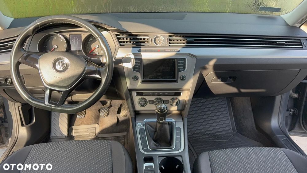 Volkswagen Passat - 17