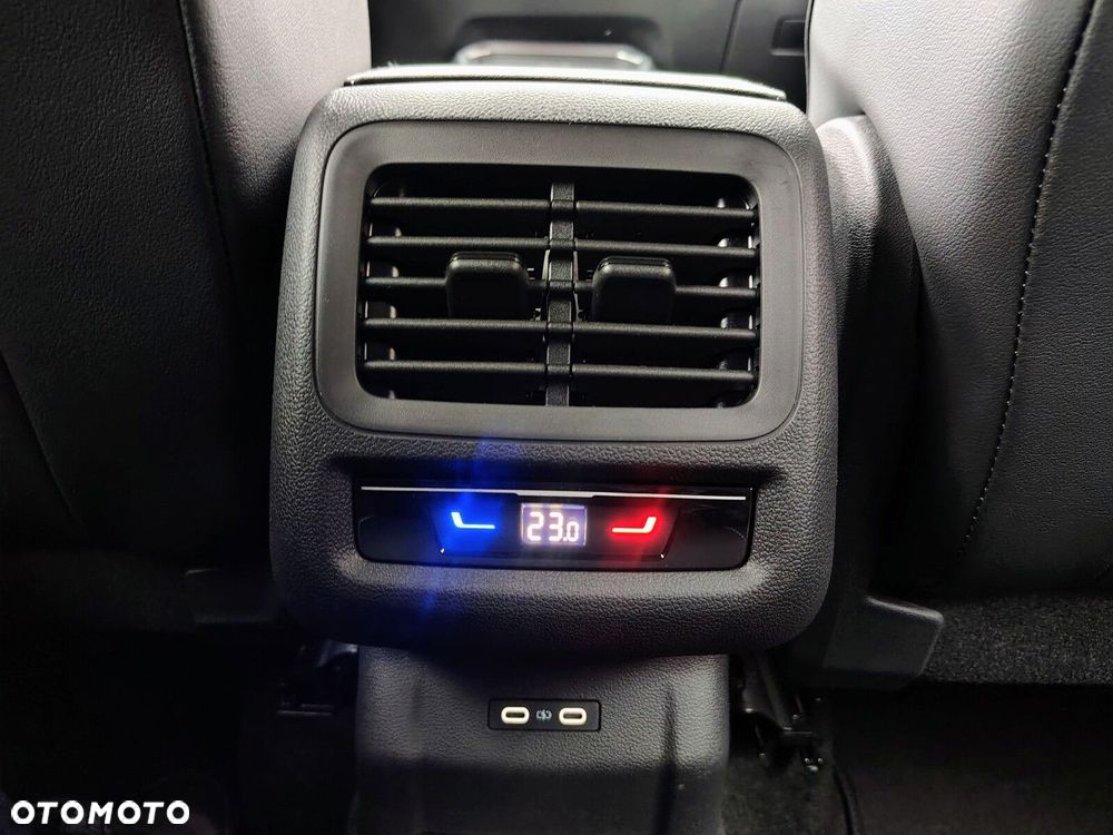 Volkswagen T-Roc - 29