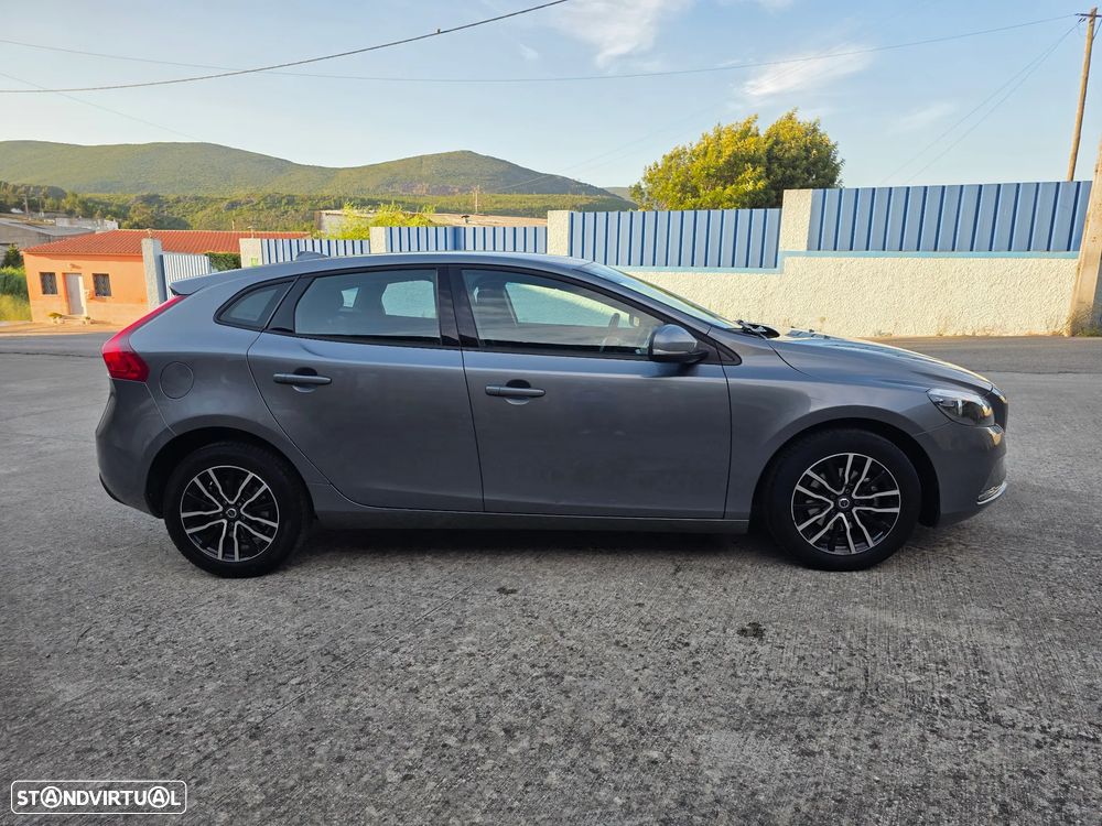 Volvo V40 2.0 D2 Momentum - 11