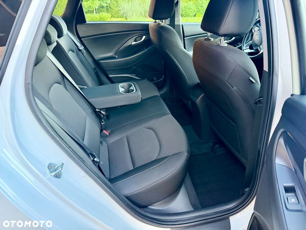 Hyundai i30 1.6 D GO Plus - 23