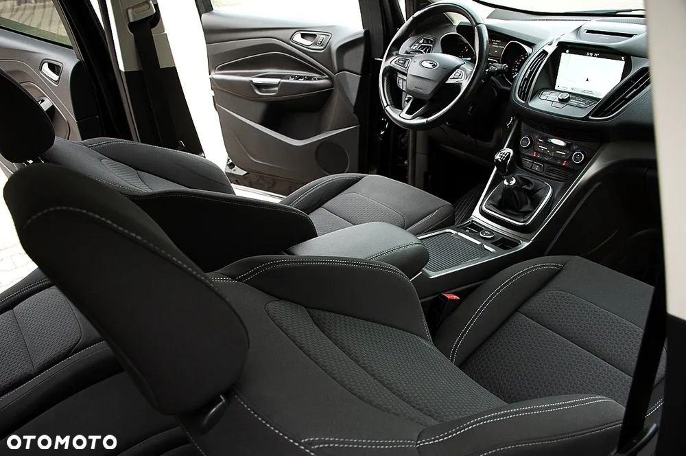 Ford Kuga 2.0 TDCi FWD Titanium Plus - 24