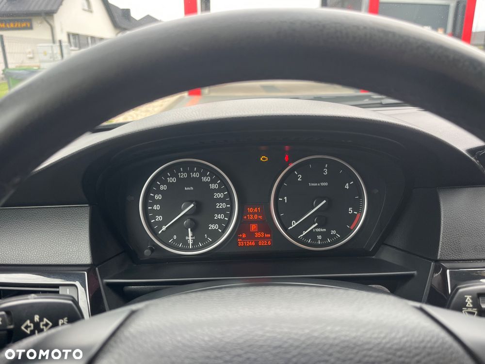BMW Seria 5 525d xDrive - 17