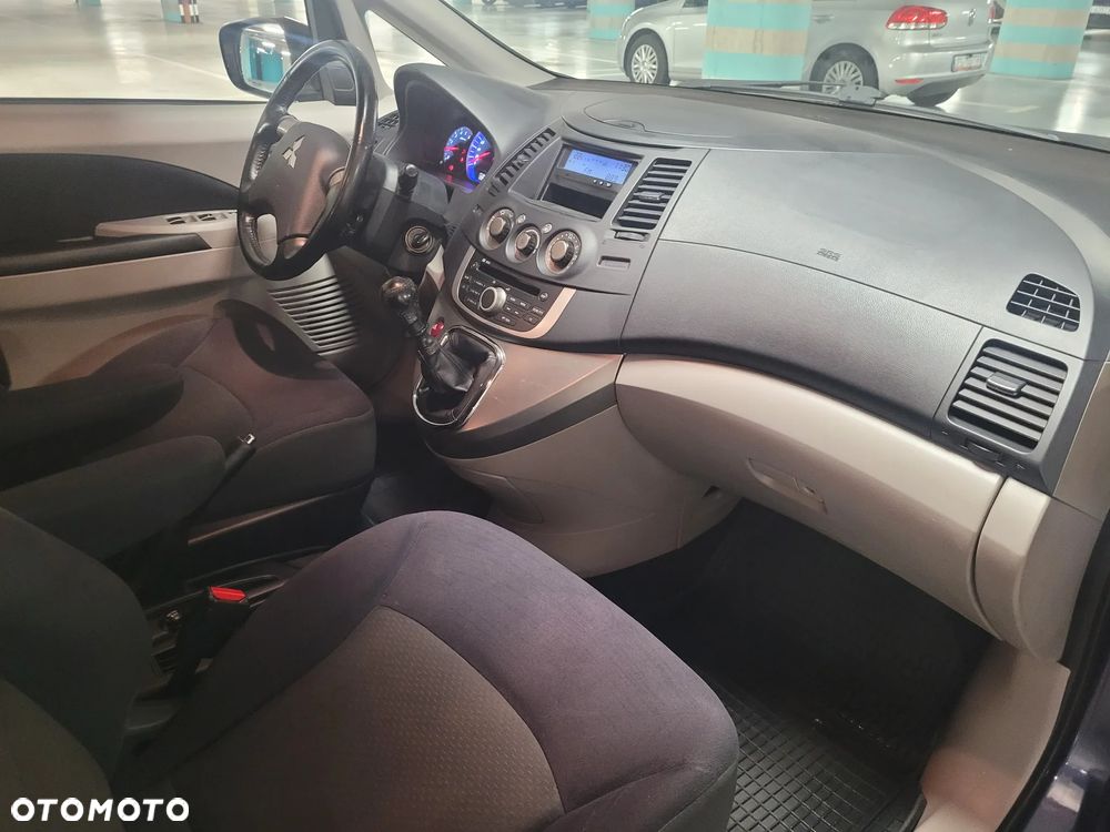 Mitsubishi Grandis 2.0 DI-D 7-Sitzer 30 Jahre - 16