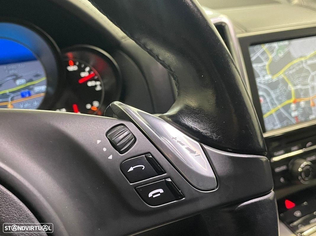 Porsche Cayenne S Hybrid - 38