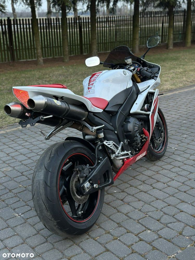 Yamaha R1 - 9
