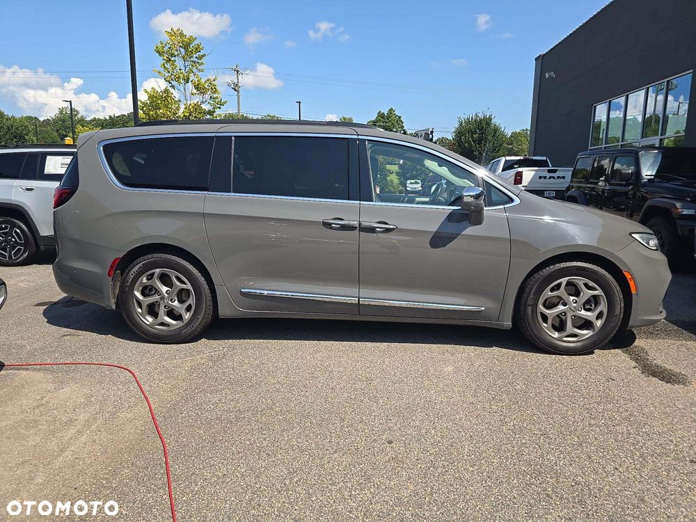Chrysler Pacifica - 2