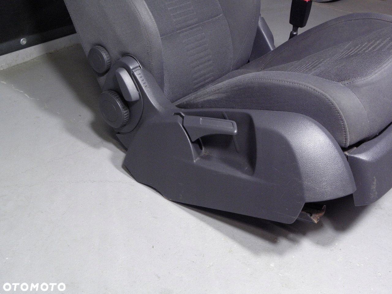 VW TOURAN I LIFT // FOTEL PRAWY PASAŻERA GRZANY EU - 4
