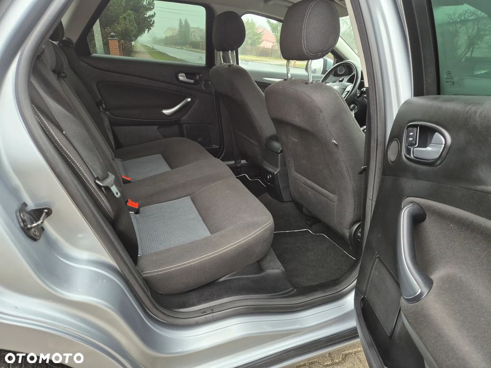 Ford Mondeo 2.0 TDCi Ambiente - 18