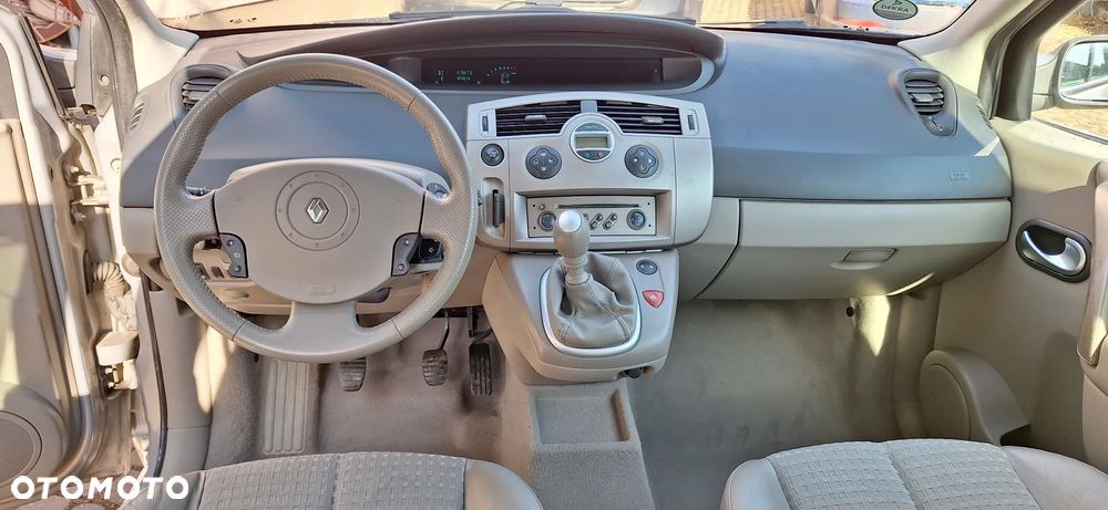 Renault Scenic 2.0 16V Luxe Expression - 9