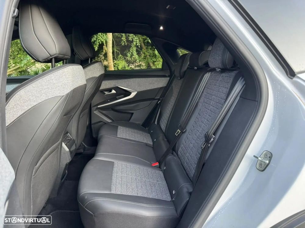 Peugeot 3008 1.2 Hybrid Allure e-DCS6 — fotografia 30