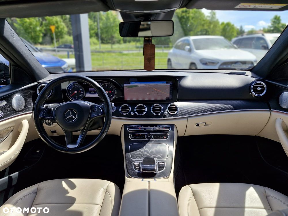 Mercedes-Benz Klasa E 220 d 4-Matic 9G-TRONIC - 12