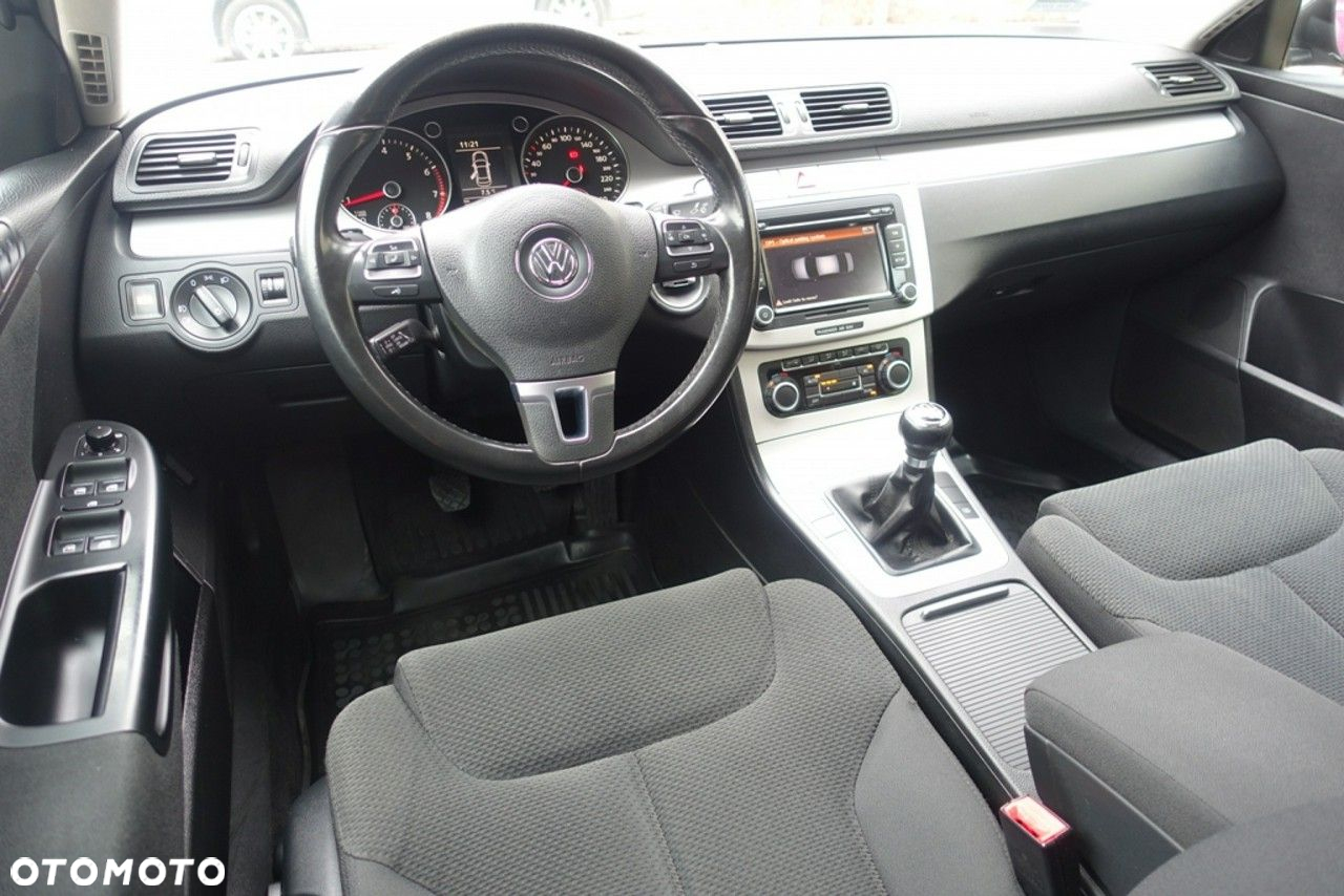 Volkswagen Passat - 17