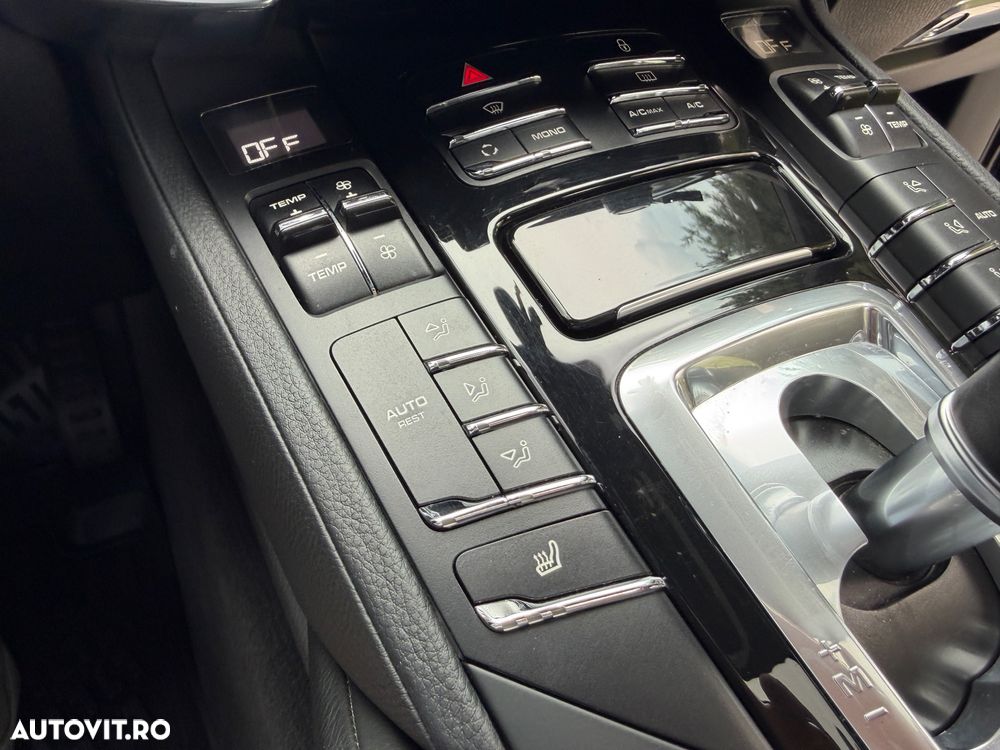 Porsche Cayenne Platinum Edition - 12