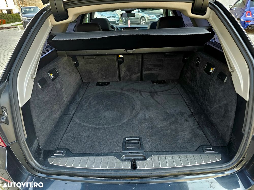 BMW Seria 5 525d xDrive - 17