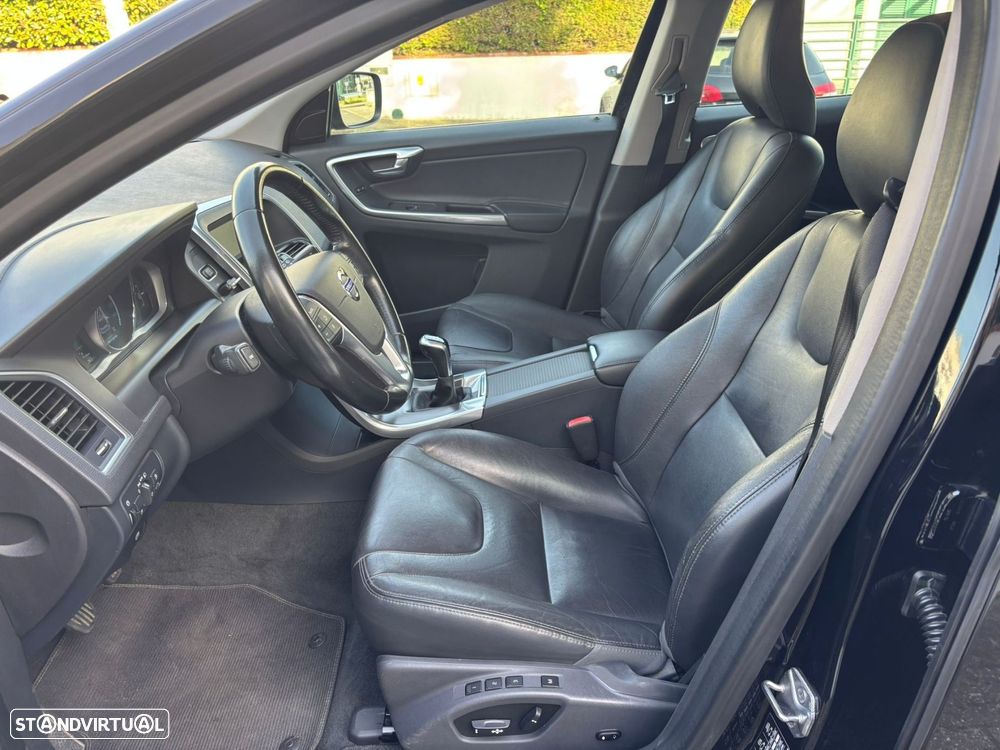 Volvo XC 60 2.0 D4 R-Design - 21