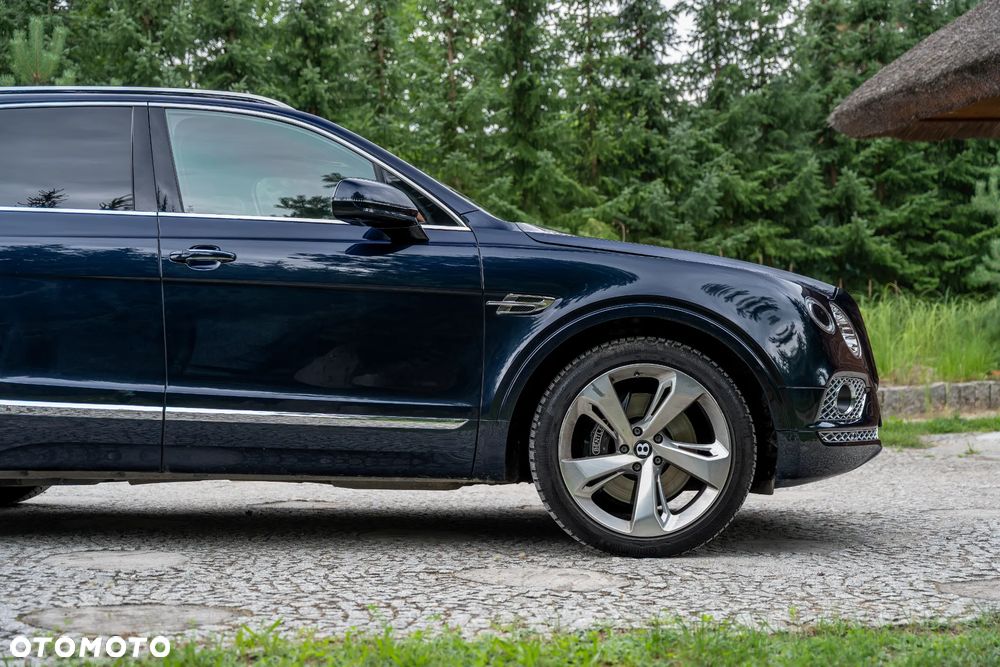 Bentley Bentayga W12 Mulliner - 17