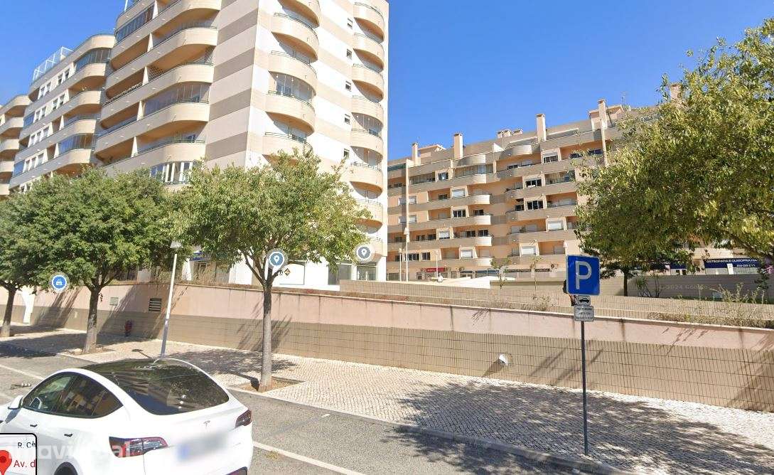 Estacionamento na Av Nações Unidas Lisboa - Junto ao Continente - Grande imagem: 2/3