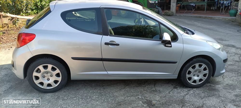 Peugeot 207 - 13