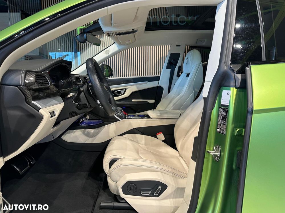 Lamborghini URUS - 30