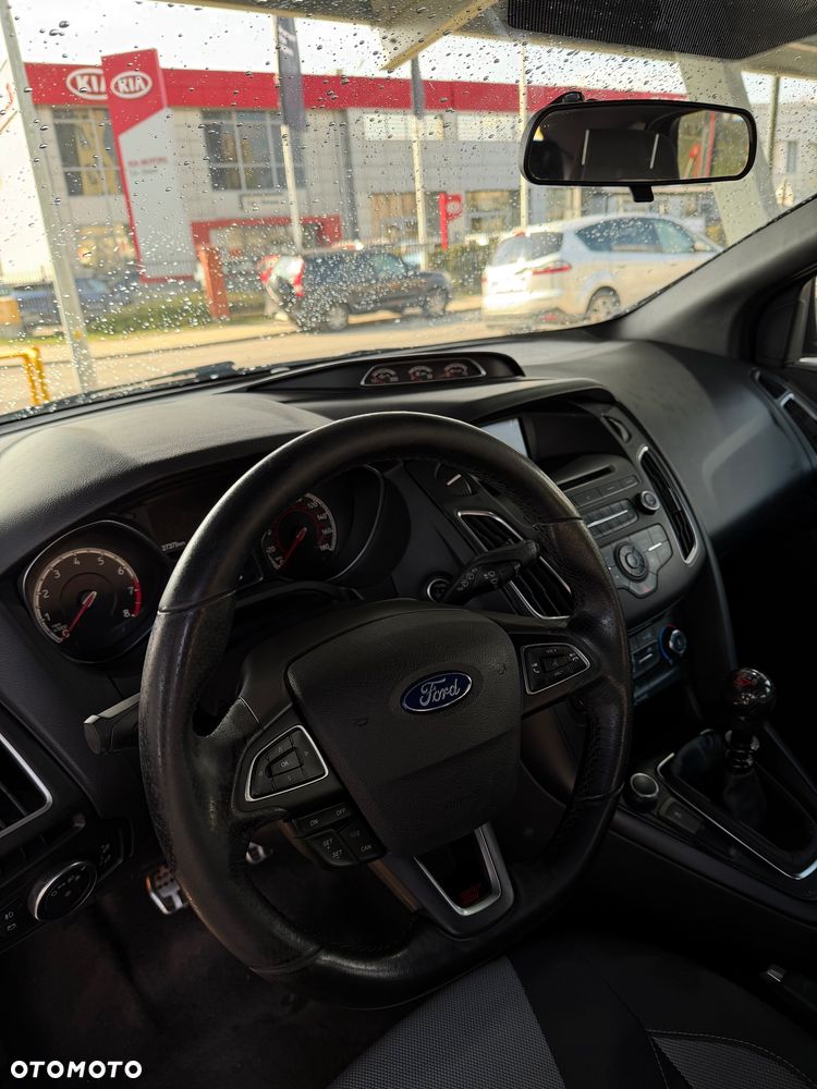 Ford Focus ST - 9