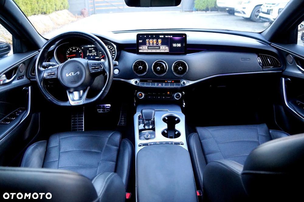 Kia Stinger - 16